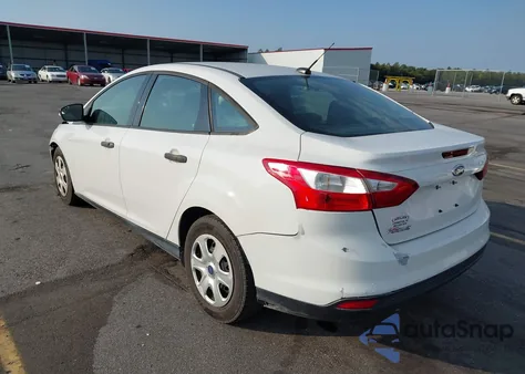 2013 Ford Focus S из США, поврежденный, VIN 1FADP3E21DL125091